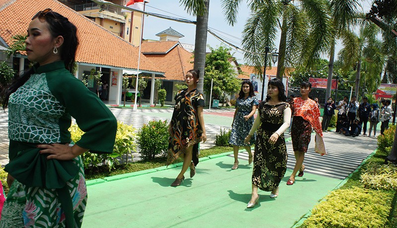 Gaya Napi-Napi Cantik Ikuti Fashion Show di Lapas Bulu Semarang - Bagian 3