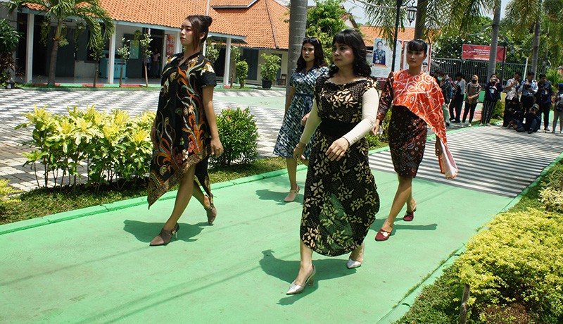 Gaya Napi-Napi Cantik Ikuti Fashion Show di Lapas Bulu Semarang - Bagian 2