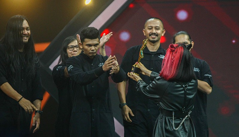 Kolaborasi Isyana dan Deadsquad Raih Penghargaan AMI Awards 2022 - Bagian 3
