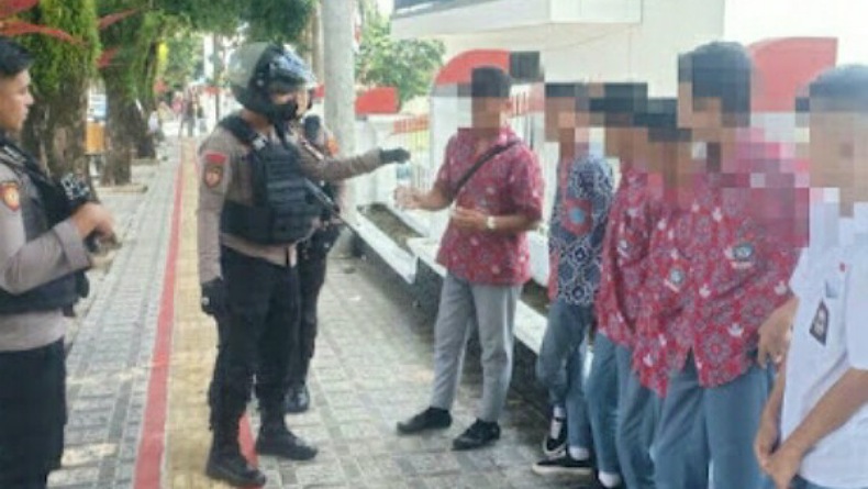 title Tawuran Antarsiswa di Bitung, 6 Pelajar Mabuk Diamankan Polisi Tawuran Antarsiswa di Bitung, 6 Pelajar Mabuk Diamankan Polisi