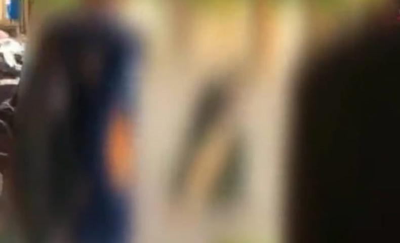 title Viral 2 Pelajar SMP di Blora Adu Jotos, Teman-temannya Hanya Menonton sambil Bersorak Viral 2 Pelajar SMP di Blora Adu Jotos, Teman-temannya Hanya Menonton sambil Bersorak