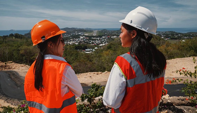 Tinjau View Point di Labuan Bajo, Wamenparekraf Ajak Pemda Berinovasi dan Ciptakan Lapangan Kerja - Bagian 2