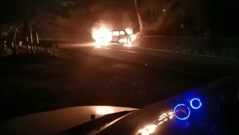 Avanza Ludes Terbakar di Jalur Cikijing-Kuningan, Sopir dan Penumpang Selamat