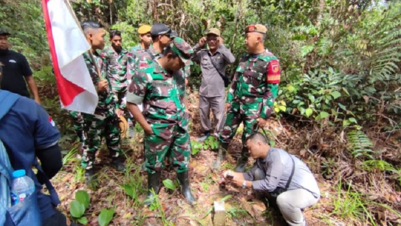 Patroli Bersama, TNI dan BNPP Cek Patok Batas RI-Malaysia