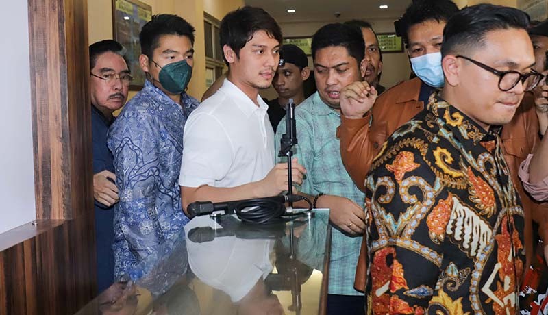 Momen Rizky Billar Dibebaskan dari Polres Jaksel - Bagian 2