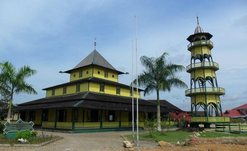 5 Wisata Religi di Kalimantan Timur, Nomor 3 Bisa Lihat Alquran Berusia 400 Tahun