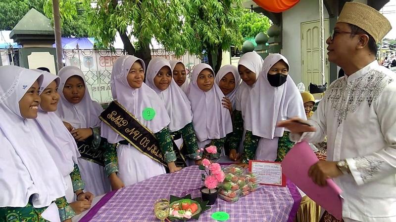 title Unik, Ada Getuk Lesti Kejora di Festival Jajanan Tradisi Weh-wehan di Kaliwungu Kendal Unik, Ada Getuk Lesti Kejora di Festival Jajanan Tradisi Weh-wehan di Kaliwungu Kendal