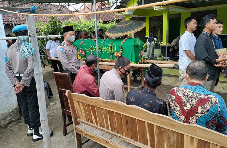title 2 Warga Bantul Tewas Usai Pesta Miras Oplosan, 3 Masih Dirawat Intensif 2 Warga Bantul Tewas Usai Pesta Miras Oplosan, 3 Masih Dirawat Intensif