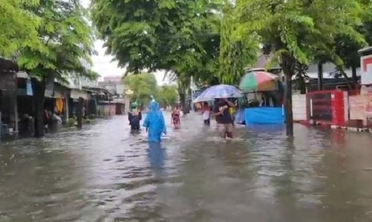 Banjir Bandang Terjang Blitar, Ratusan Rumah Terendam 5 Tahanan Diungsikan