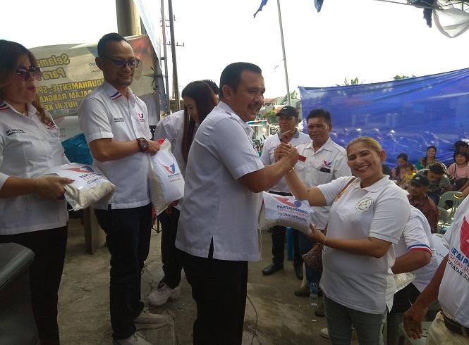 Juara Pertama KTA Online Terbanyak, DPC Partai Perindo Sunggal Bagikan 500 Karung Beras