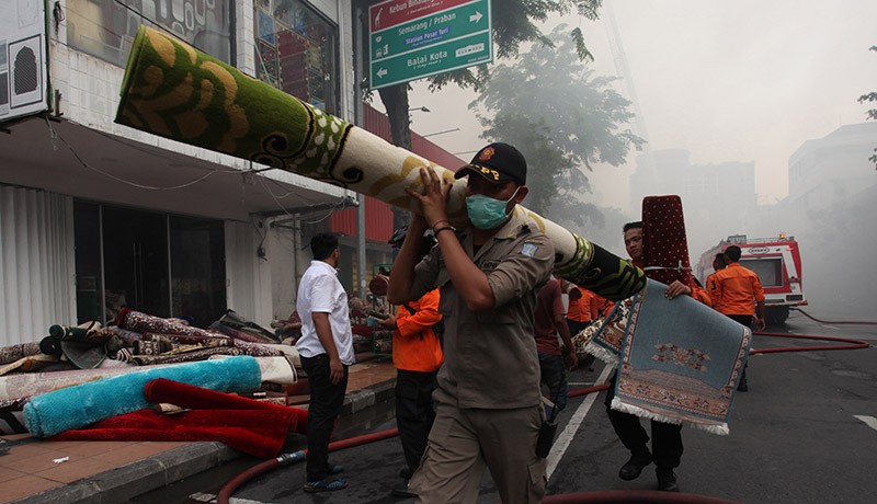 Toko Kebakaran, Beragam Jenis Karpet Hangus di Surabaya - Bagian 2