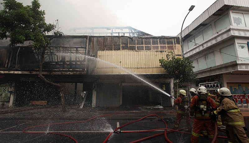 Toko Kebakaran, Beragam Jenis Karpet Hangus di Surabaya - Bagian 3