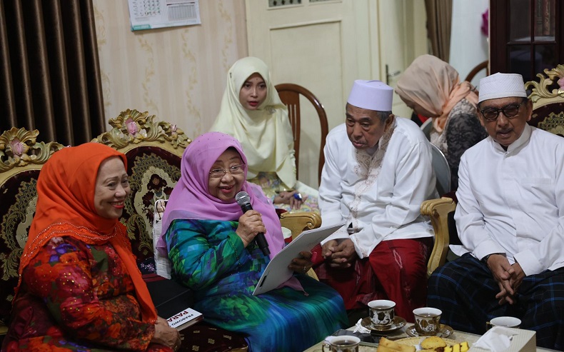 title Terima Surat Prabowo, Nyai Machfudhoh: Cita-Cita Beliau Mulia Semoga Diridai Allah Terima Surat Prabowo, Nyai Machfudhoh: Cita-Cita Beliau Mulia Semoga Diridai Allah