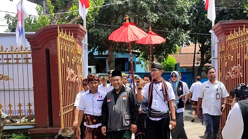 Tim KPU Disambut Kesenian Gendang Beleq saat Verifikasi Faktual Partai Perindo Lotim