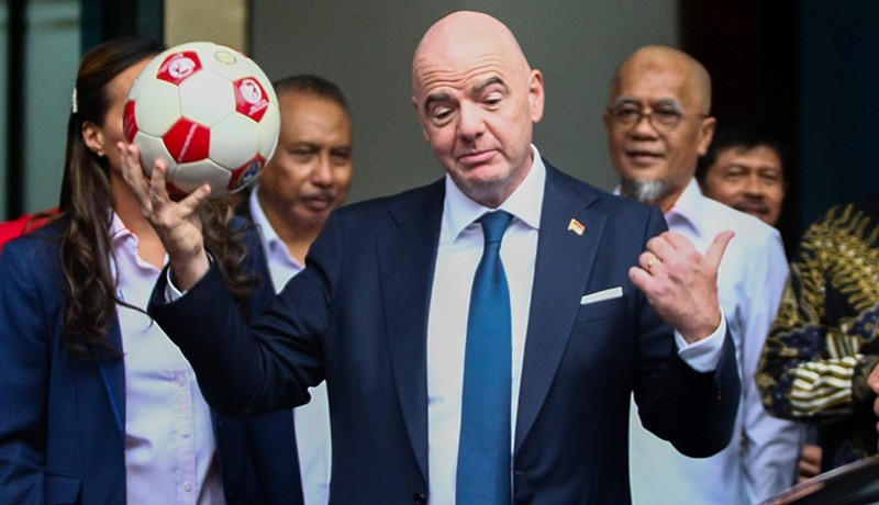 Momen Iwan Bule Salam Komando dengan Presiden FIFA Gianni Infantino - Bagian 3