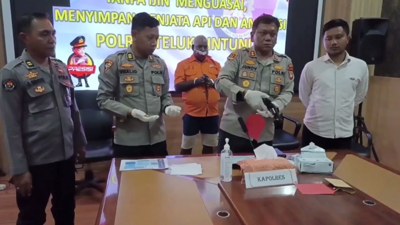 Kedapatan Miliki Senjata Api Rakitan, Kepala Kampung di Teluk Bintuni Ditangkap Polisi