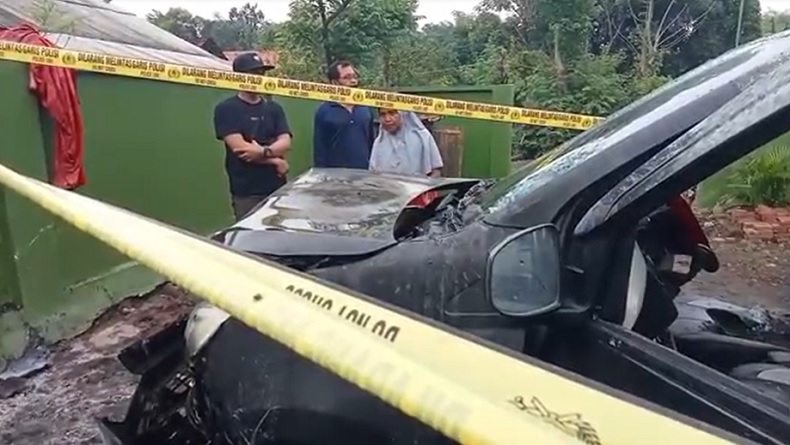 Mobil Warga Probolinggo Hangus Diduga Dibakar OTK, Sempat Terdengar Ledakan
