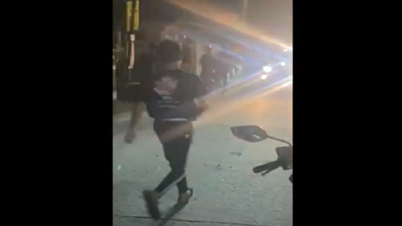 title Nekat, Pria Selingkuhan Istri Ajak 3 Rekan Keroyok Suami Sah di Pangkalan Ojek lalu Kabur Nekat, Pria Selingkuhan Istri Ajak 3 Rekan Keroyok Suami Sah di Pangkalan Ojek lalu Kabur