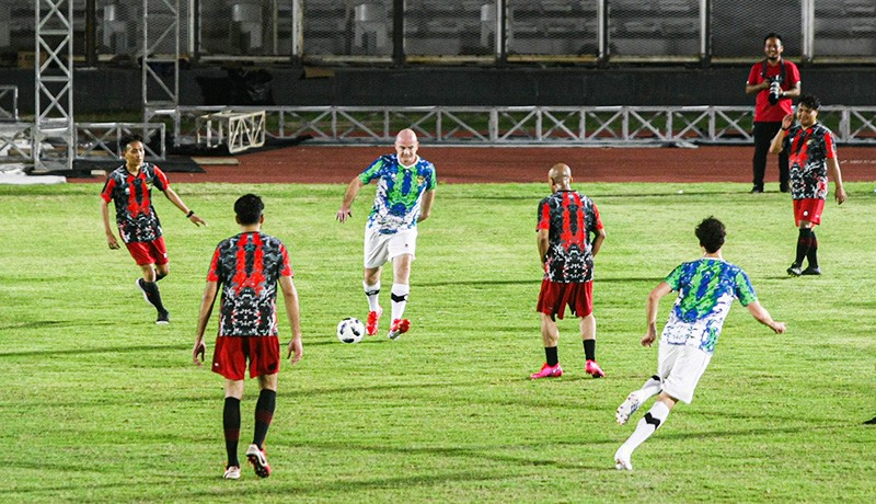 Main Sepak Bola dengan Pengurus PSSI, Presiden FIFA Gianni Infantino Cetak 2 Gol - Bagian 3