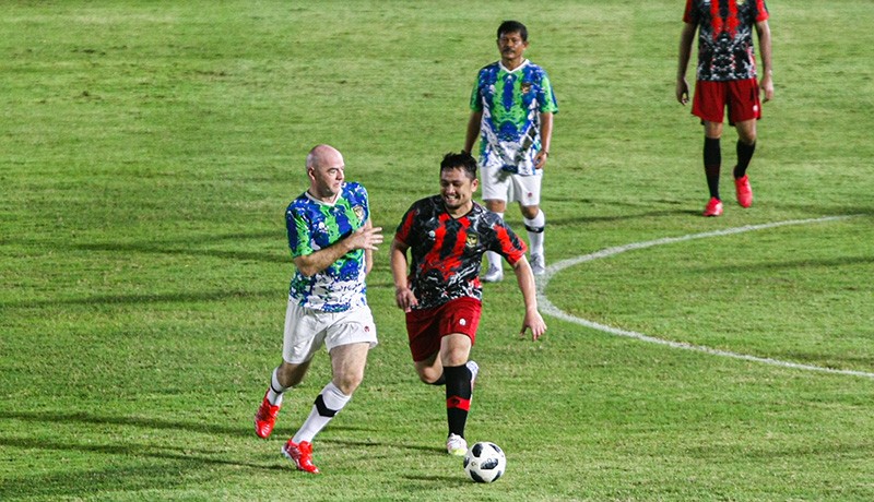 Main Sepak Bola dengan Pengurus PSSI, Presiden FIFA Gianni Infantino Cetak 2 Gol - Bagian 1