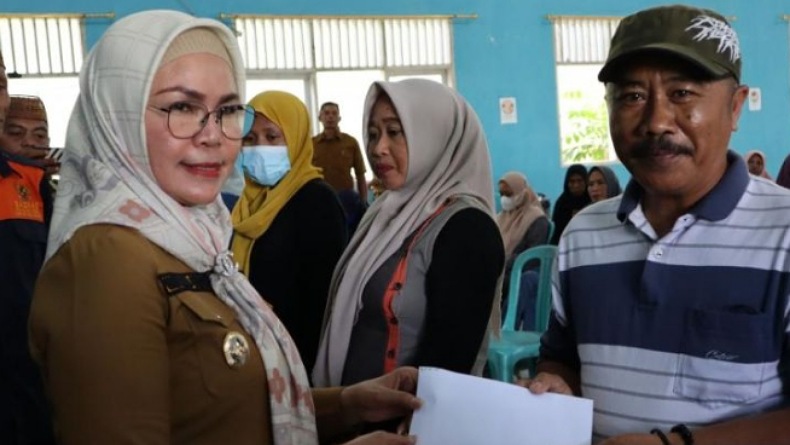 Serahkan Dana Baznas untuk Usaha Kecil, 78 Warga Bone Bolango Semringah