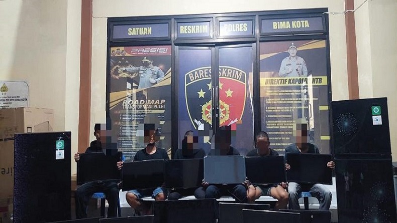 title Komplotan Pencuri di Bima Bobol Toko Elektronik, Bawa Kabur 26 TV hingga Kulkas Komplotan Pencuri di Bima Bobol Toko Elektronik, Bawa Kabur 26 TV hingga Kulkas