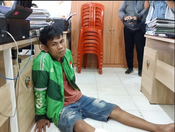 title Polisi Tangkap Residivis Curanmor dengan Modus Pakai Jaket Ojol Polisi Tangkap Residivis Curanmor dengan Modus Pakai Jaket Ojol