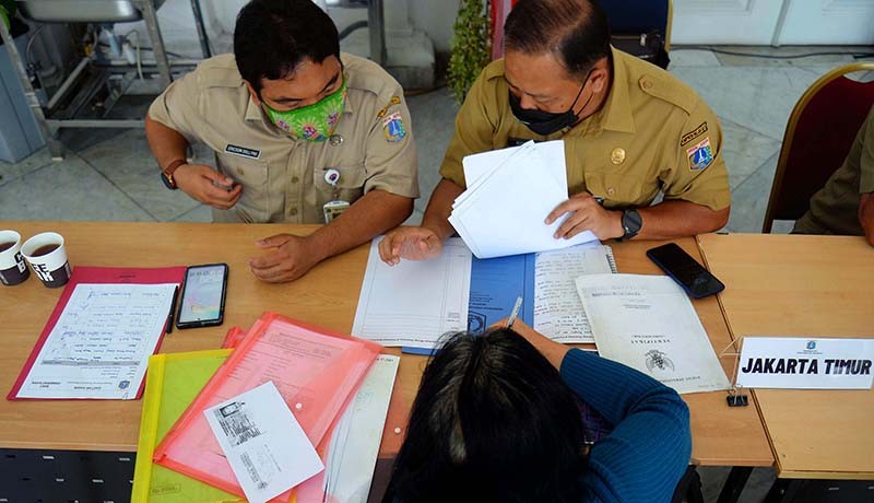 Warga Berdatangan ke Posko Pengaduan Masyarakat di Balai Kota DKI Jakarta - Bagian 2