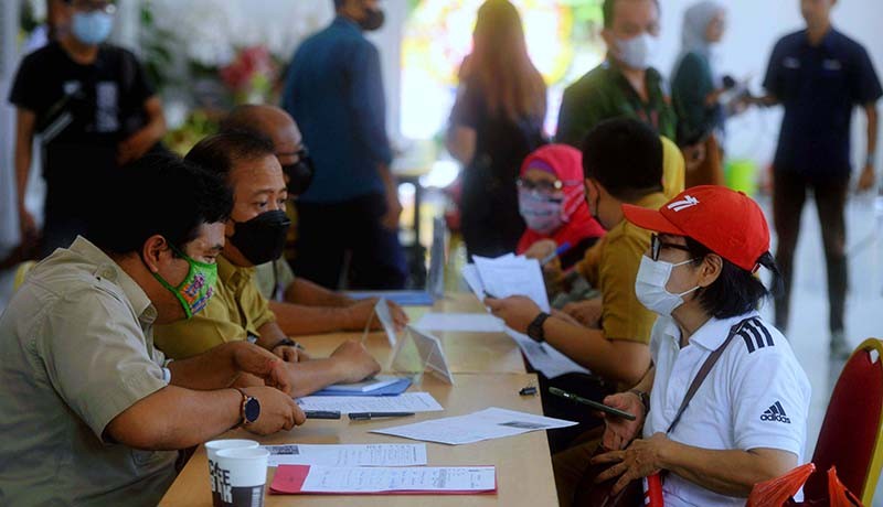 Warga Berdatangan Ke Posko Pengaduan Masyarakat Di Balai Kota Dki Jakarta