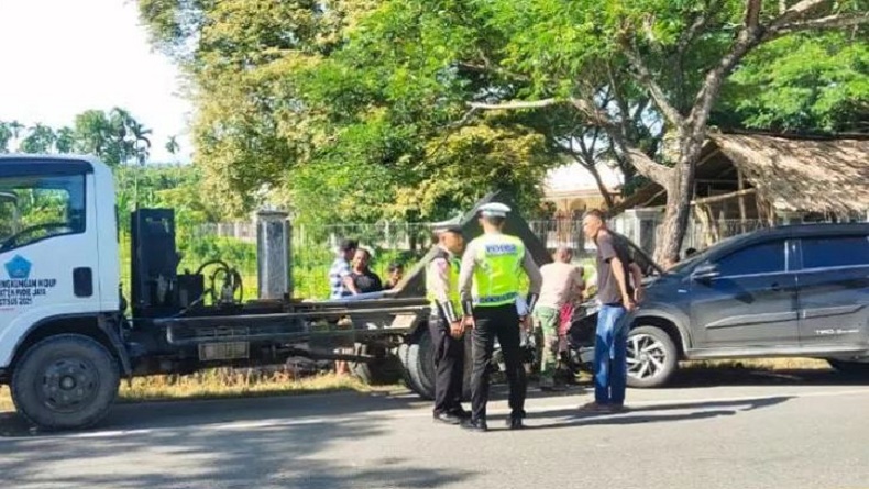 Pemotor Tewas Kecelakaan di Pidie Jaya, Tubuhnya Tersangkut di Kap Mobil hingga Terseret