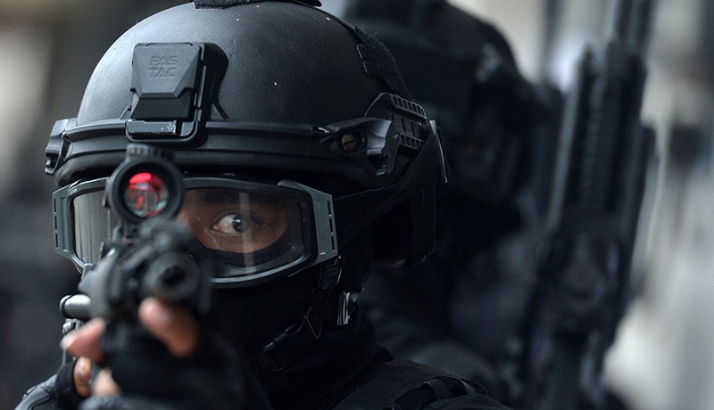 Ledakan Bom Beracun di Kawasan Sanur, Polisi Gunakan Perlengkapan Khusus - Bagian 4