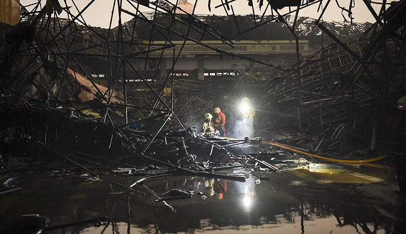 Sisa-Sisa Kebakaran Masjid Jakarta Islamic Center - Bagian 2