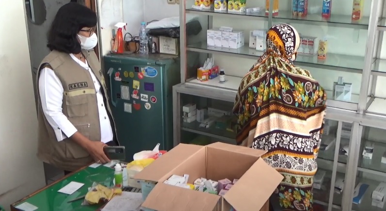 title Penjualan Obat Sirop Anak Disetop Sementara, Dinkes Parepare Terjun ke Lapangan Penjualan Obat Sirop Anak Disetop Sementara, Dinkes Parepare Terjun ke Lapangan