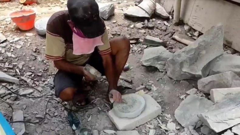Cobek Berbahan Batu Alam Buatan Warga Kendal Diminati TKW di Luar Negeri