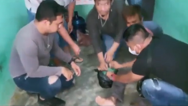 Istri Menangis Histeris saat Polisi Temukan Sabu Milik Suami di Dapur: Ya Allah Apa Itu Bang