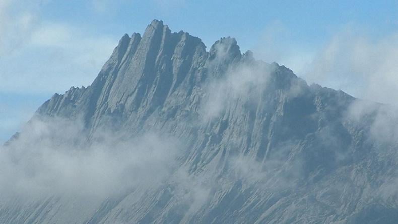 title Nama-Nama Gunung di Pulau Papua dan Maluku, Ada 3 Gunung Tertinggi di Indonesia Nama-Nama Gunung di Pulau Papua dan Maluku, Ada 3 Gunung Tertinggi di Indonesia