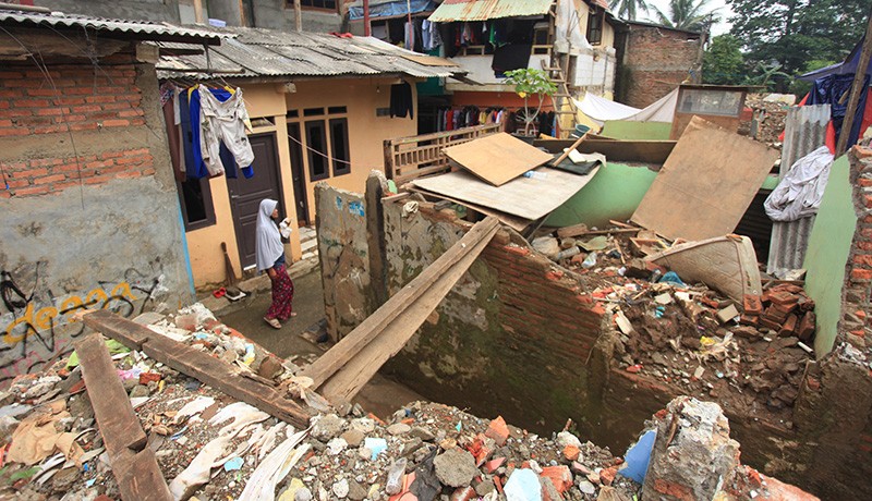 Normalisasi Sungai Ciliwung, 50 Bidang Tanah Sepanjang 800 Meter Dibebaskan - Bagian 2
