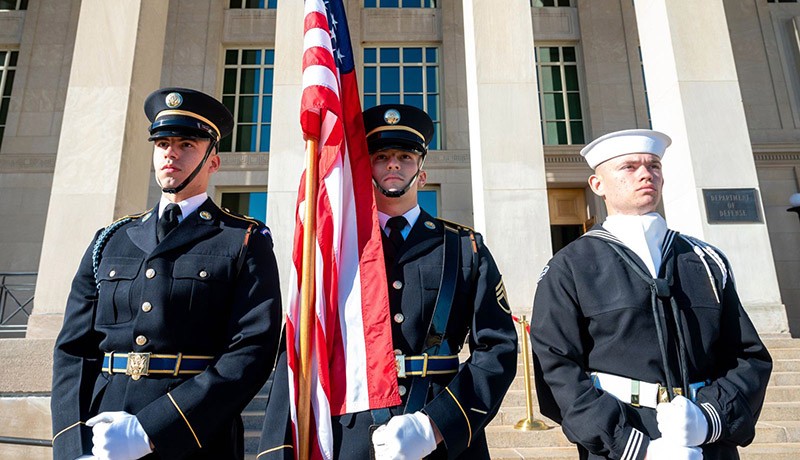 Momen Prabowo Disambut Hormat Senjata Prajurit AS di Pentagon - Bagian 2