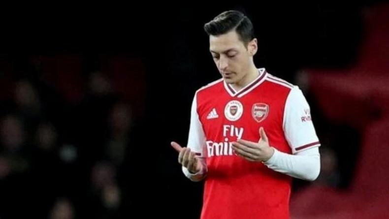 14 Ritual Aneh Pesepakbola Dunia sebelum Pertandingan, Nomor 8 Selalu Bawa Alquran