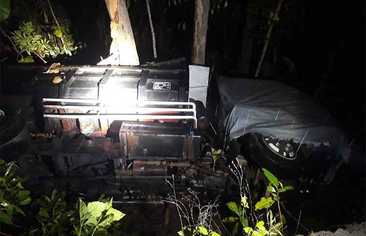 Lupa Ganjal Ban, Truk Bermuatan Pasir Jalan Mundur Masuk Jurang di Gunungkidul