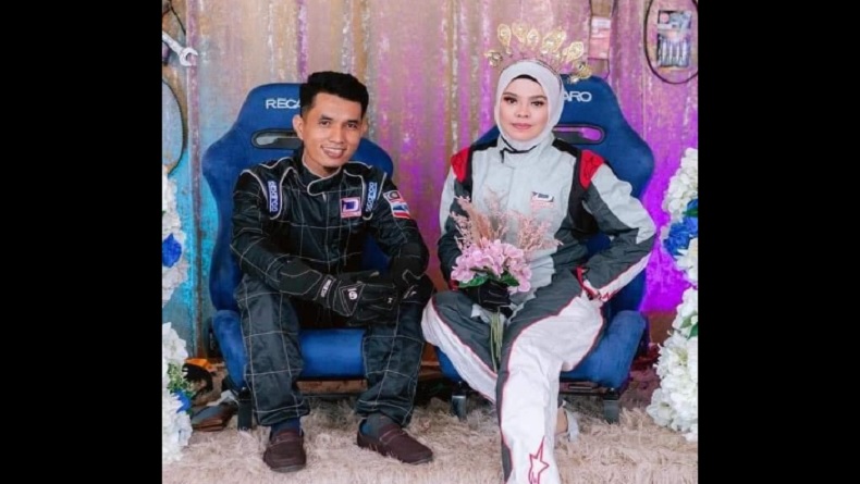 Viral Pengantin Pakai Baju Pembalap saat Pesta Pernikahan, Kursi Mempelai dari Jok Mobil