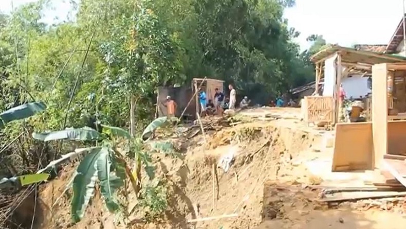 Sungai Meluap, 2 Rumah di Blora Terancam Longsor