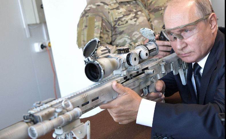 Terungkap Vladimir Putin Ternyata Sering Menembak, Suka Coba Senjata Model Baru