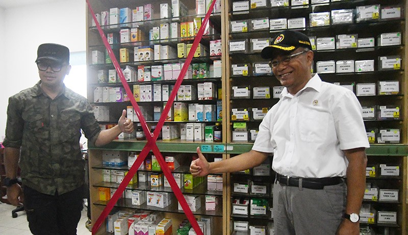 Menko PMK Muhadjir Effendy Sidak Apotek, Larang Penjualan Obat Sirup - Bagian 1
