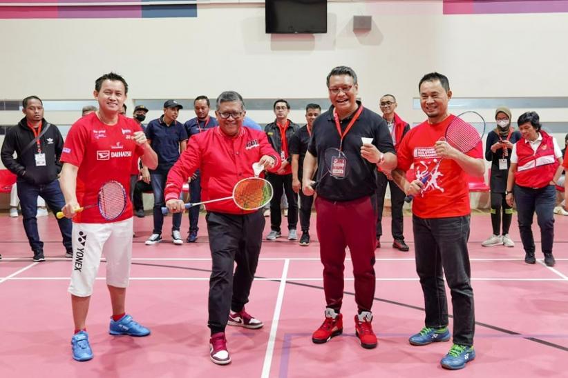Pebulu Tangkis Candra Wijaya Meriahkan Turnamen Bulu Tangkis Persahabatan PDI Perjuangan - Bagian 2