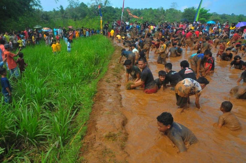 Potret Keseruan Tradisi Gogo Lele di Jepara - Bagian 2