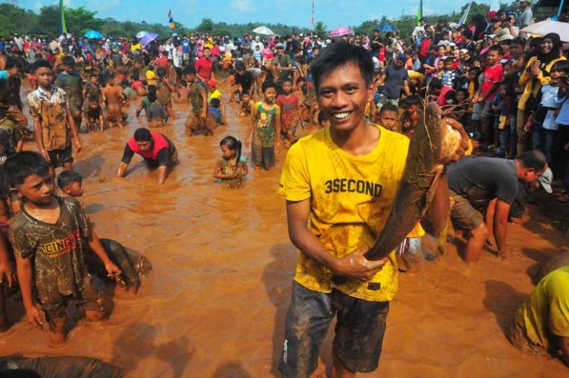 Potret Keseruan Tradisi Gogo Lele di Jepara - Bagian 1