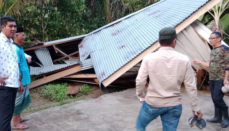 Banjir Landa 3 Desa di Jambi, Puluhan Rumah Roboh, Akses Transportasi Lumpuh