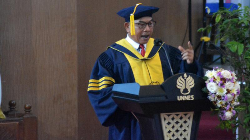  Orasi Ilmiah di Unnes, Moeldoko Baca Puisi Karya Chairil Anwar dan WS Rendra