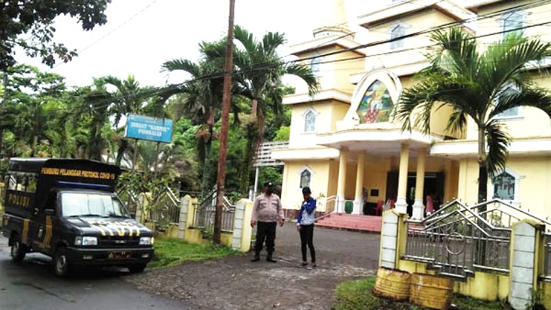 Pastikan Ibadah Aman, Personel Polisi di Bitung Patroli ke Sejumlah Gereja